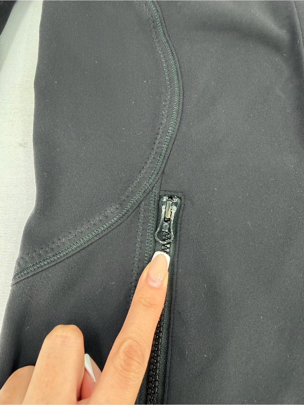 Lululemon Forme Jacket Black Full Zip Thumbholes Size 6 athleisure yoga Pilates - Picture 12 of 14